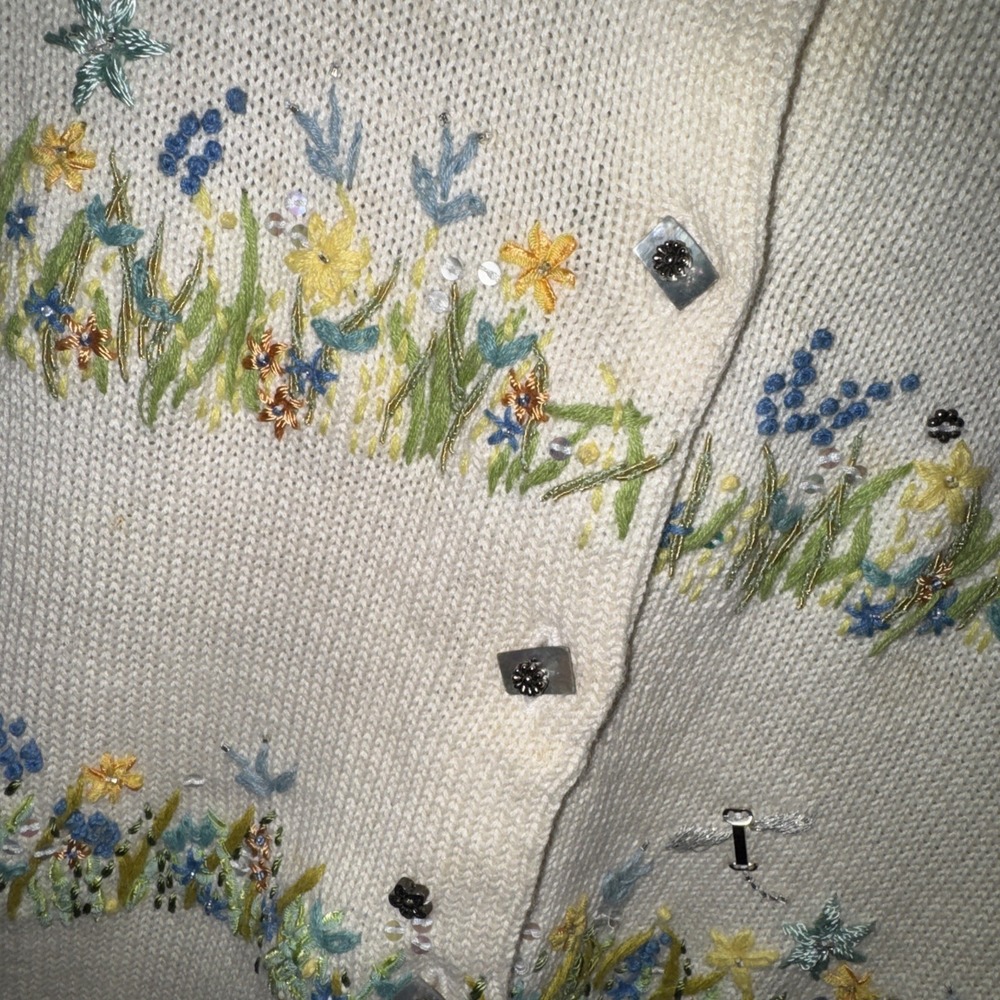 Susan Bristol Vintage Hand Knit Floral Cardigan Cottagecore Granny Sweater M